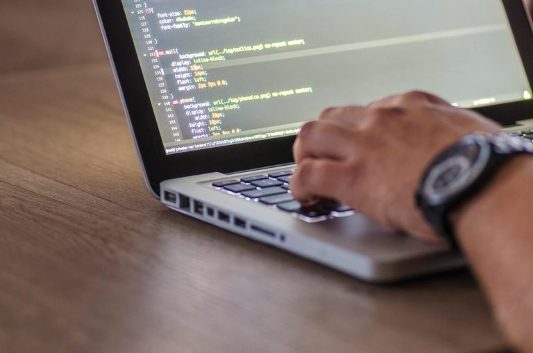 Aplikace pro výuku programování: Staňte se vývojářem